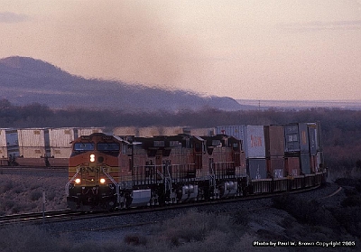 BNSF 5323 at Rio Grand Xing Belen, NM in March 2005.jpg